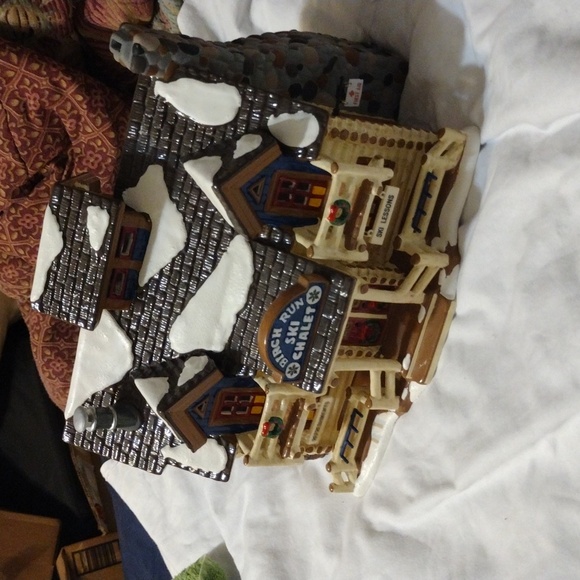 Vintage Birch Run Ski Chalet Original Snow Village - Picture 1 of 17